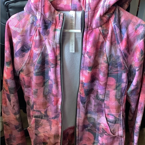 Lululemo jacket - Picture 9 of 11